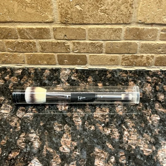 NWT IT Cosmetics Heavenly Luxe Complexion Perfection Brush No. 7 - Picture 5 of 5